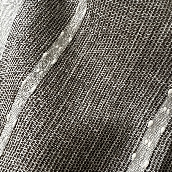 Gray and White Tassel Large Table cloth. - Picture 3 of 7